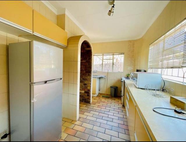 6 BEDROOM HOUSE FOR SALE IN GLENANDA